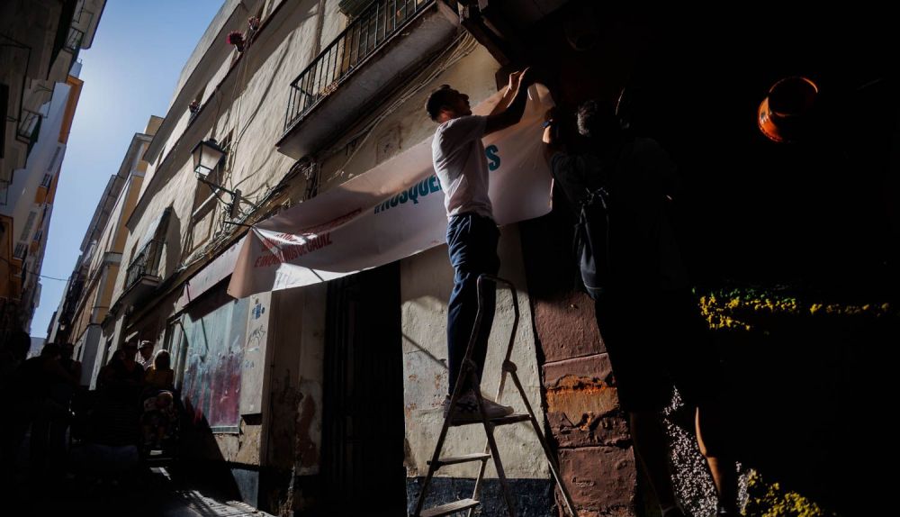 CASAS DE LOS HORRORES CONCENTRACION PEGADA DE CARTELES 13