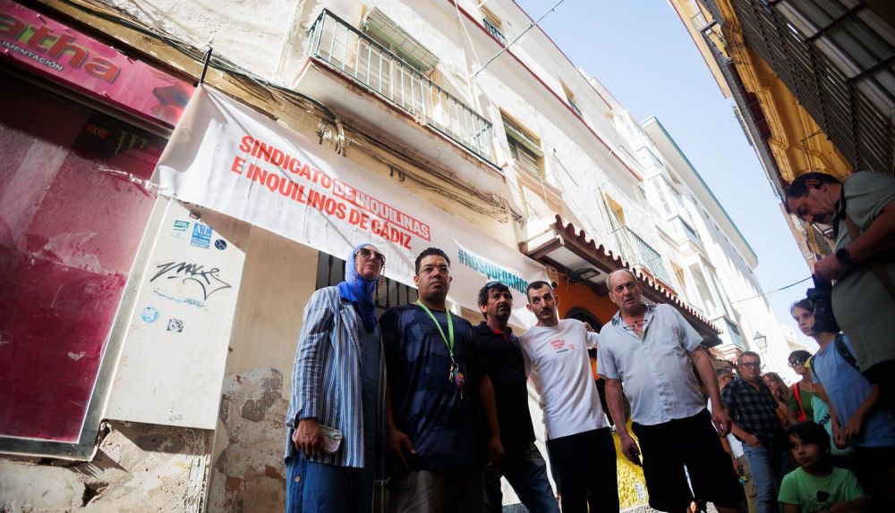 CASAS DE LOS HORRORES CONCENTRACION PEGADA DE CARTELES 20