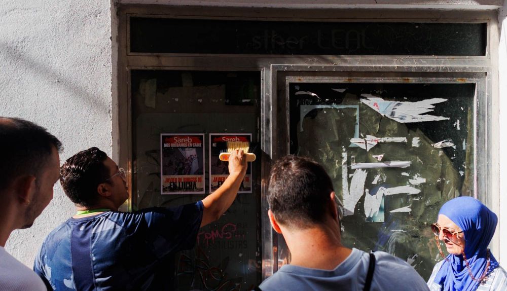 CASAS DE LOS HORRORES CONCENTRACION PEGADA DE CARTELES 21