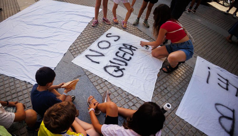 CASAS DE LOS HORRORES CONCENTRACION PEGADA DE CARTELES 26