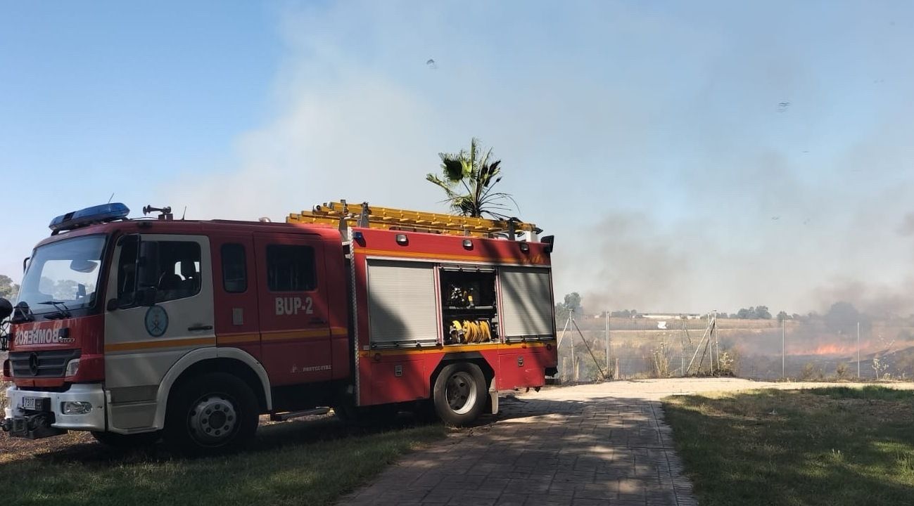 Bomberos de Sevilla acudieron al lugar de los hechos.
