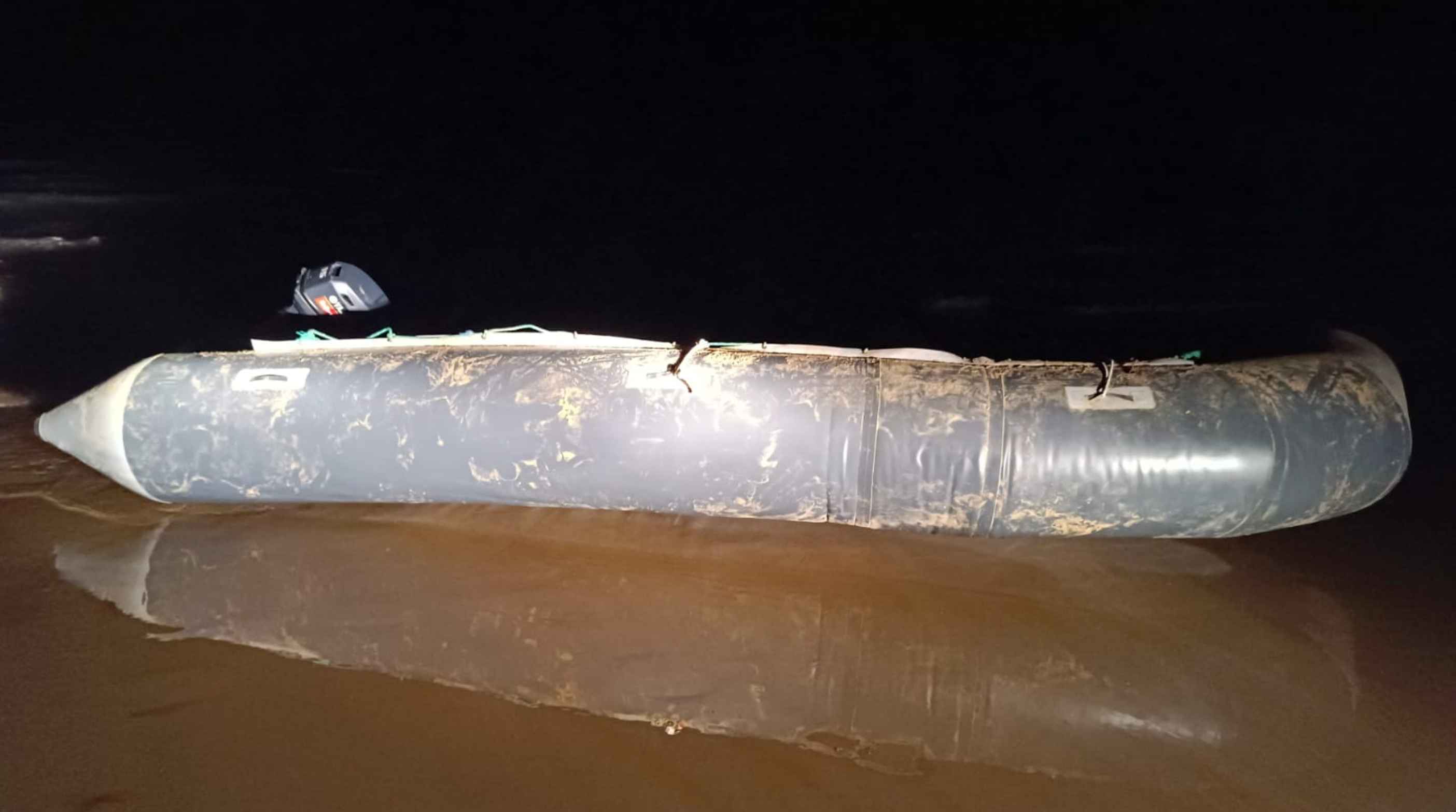 Una de las narcolanchas intervenidas.