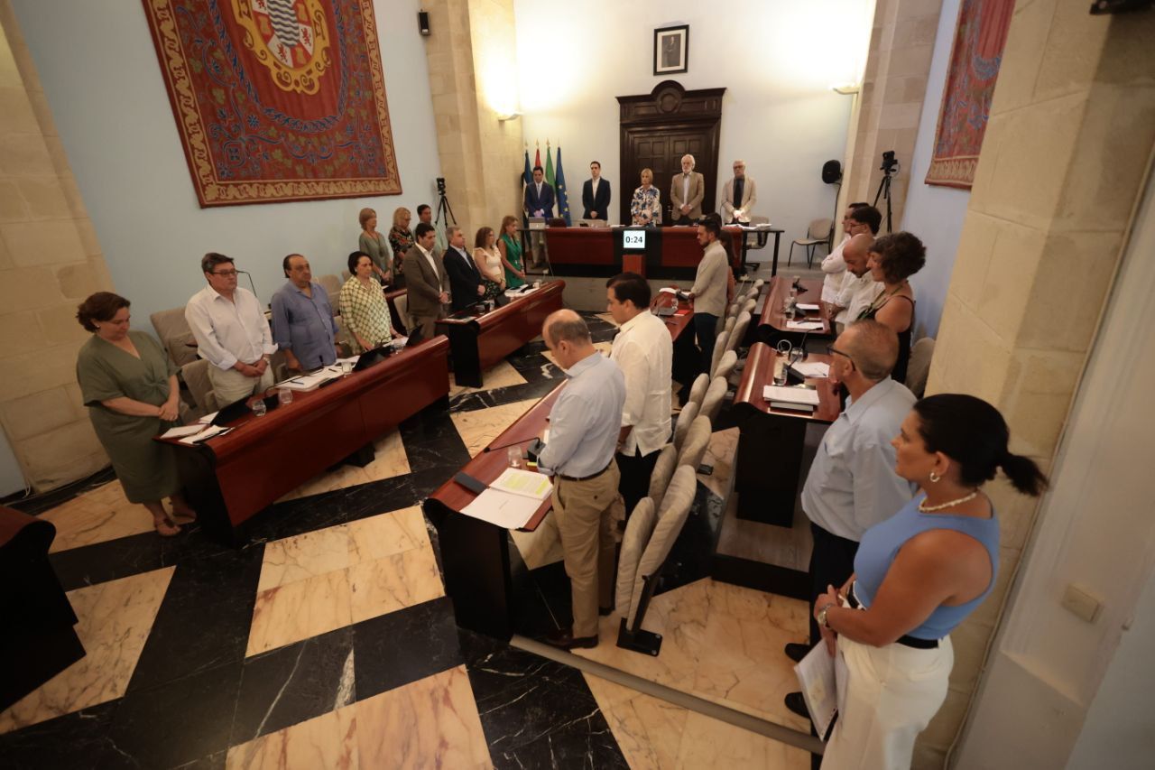 En primer término, a la izquierda en la imagen, el grupo Vox seguido del grupo socialista, en un pleno del pasado año.