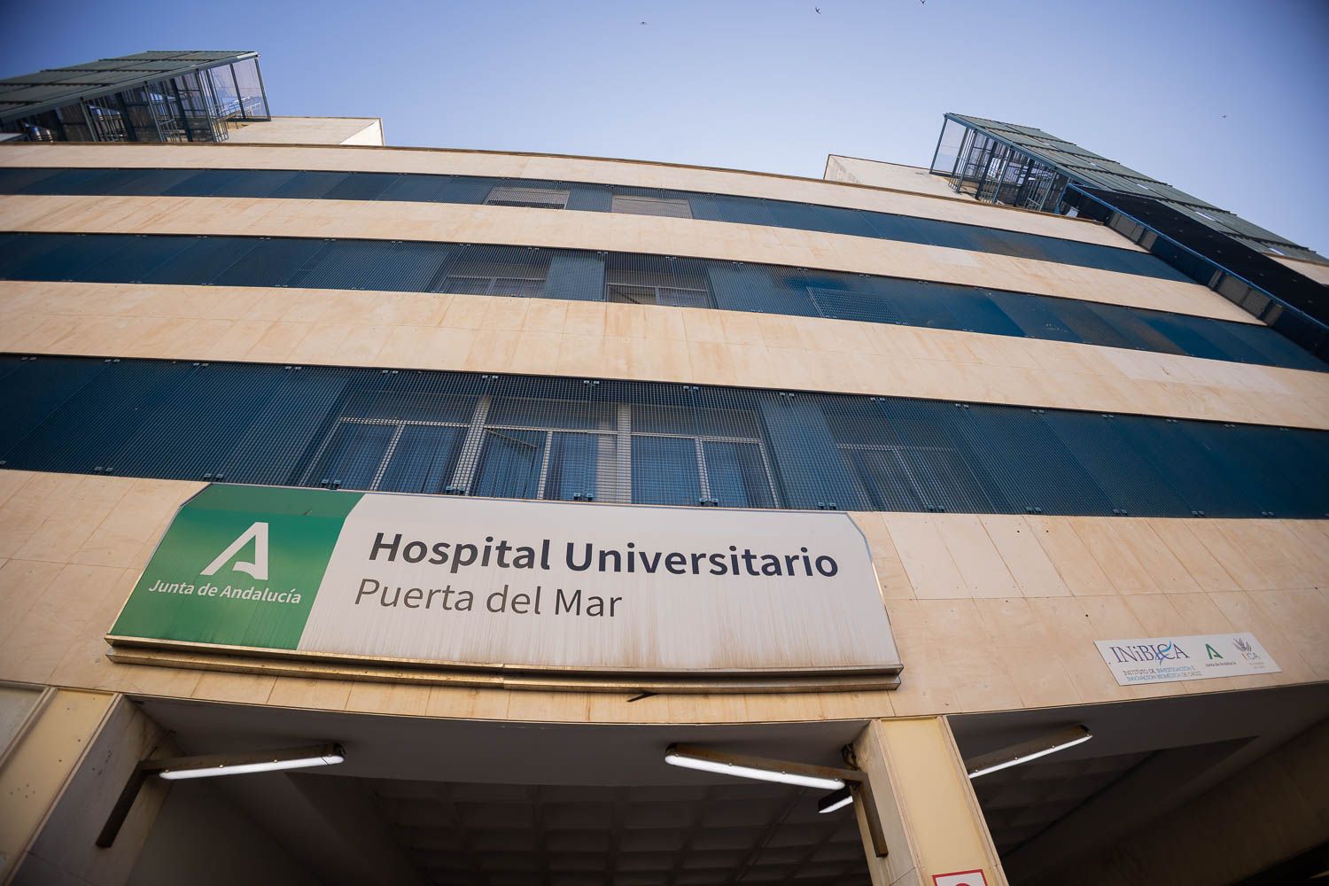 La fachada del Hospital Puerta del Mar de Cádiz.