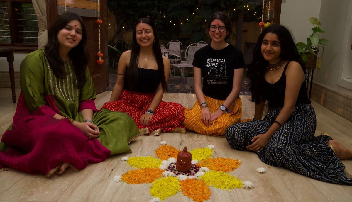 Clara, en casa de una amiga en Delhi, celebrando Diwali.