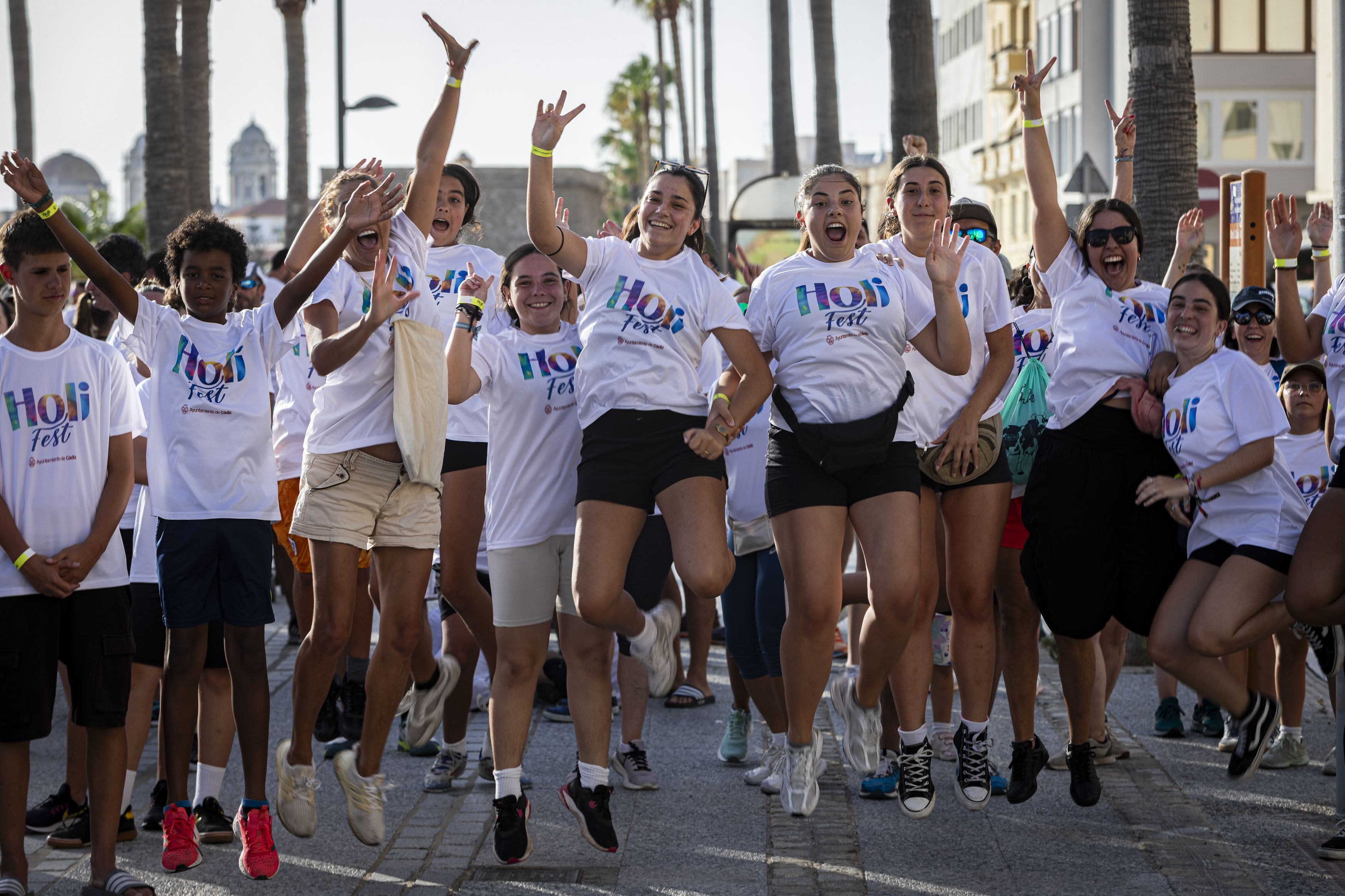 Las divertidas imágenes de la Holi Fest de Cádiz.