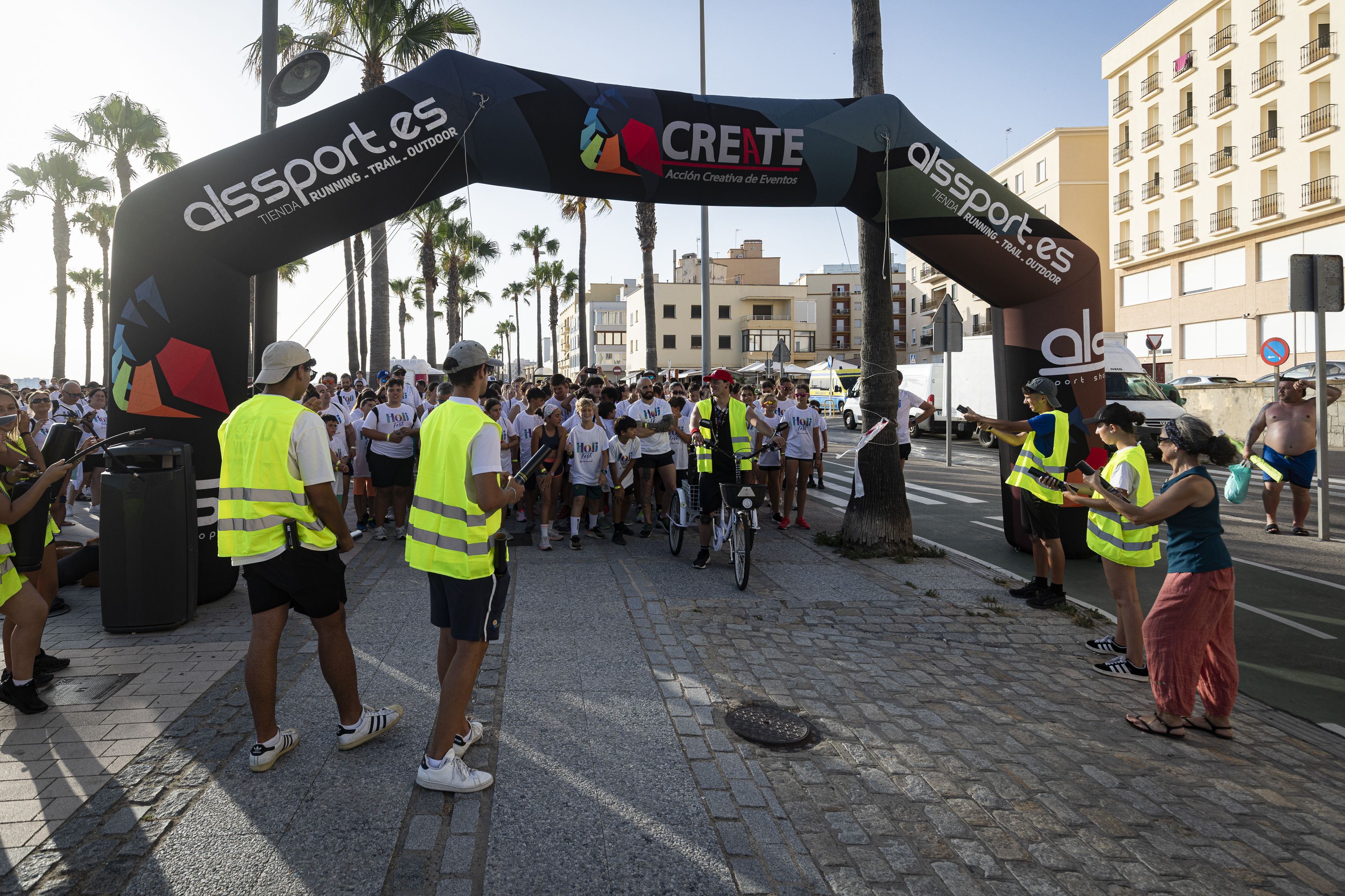 Las divertidas imágenes de la Holi Fest de Cádiz.