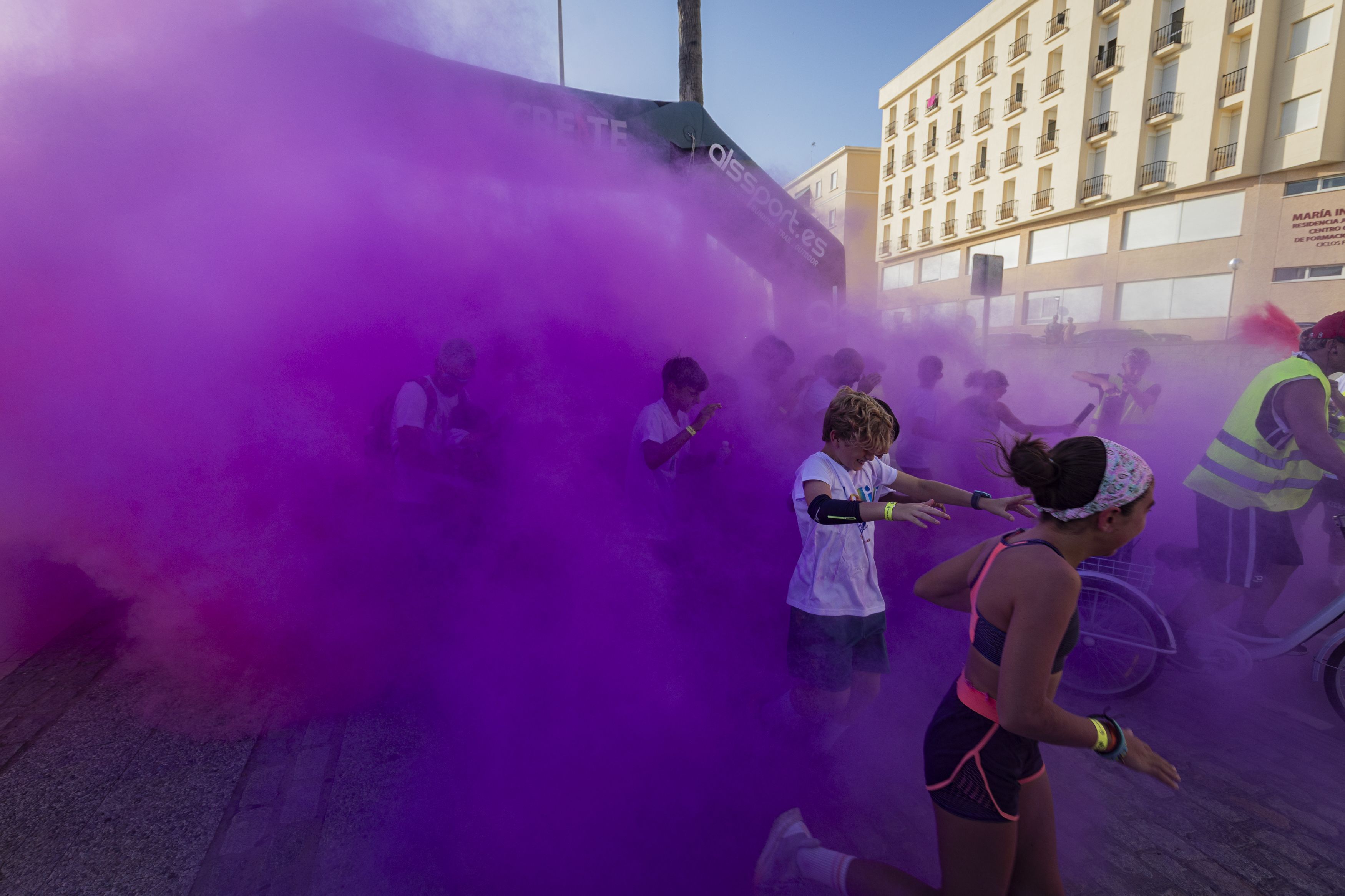 Las divertidas imágenes de la Holi Fest de Cádiz.