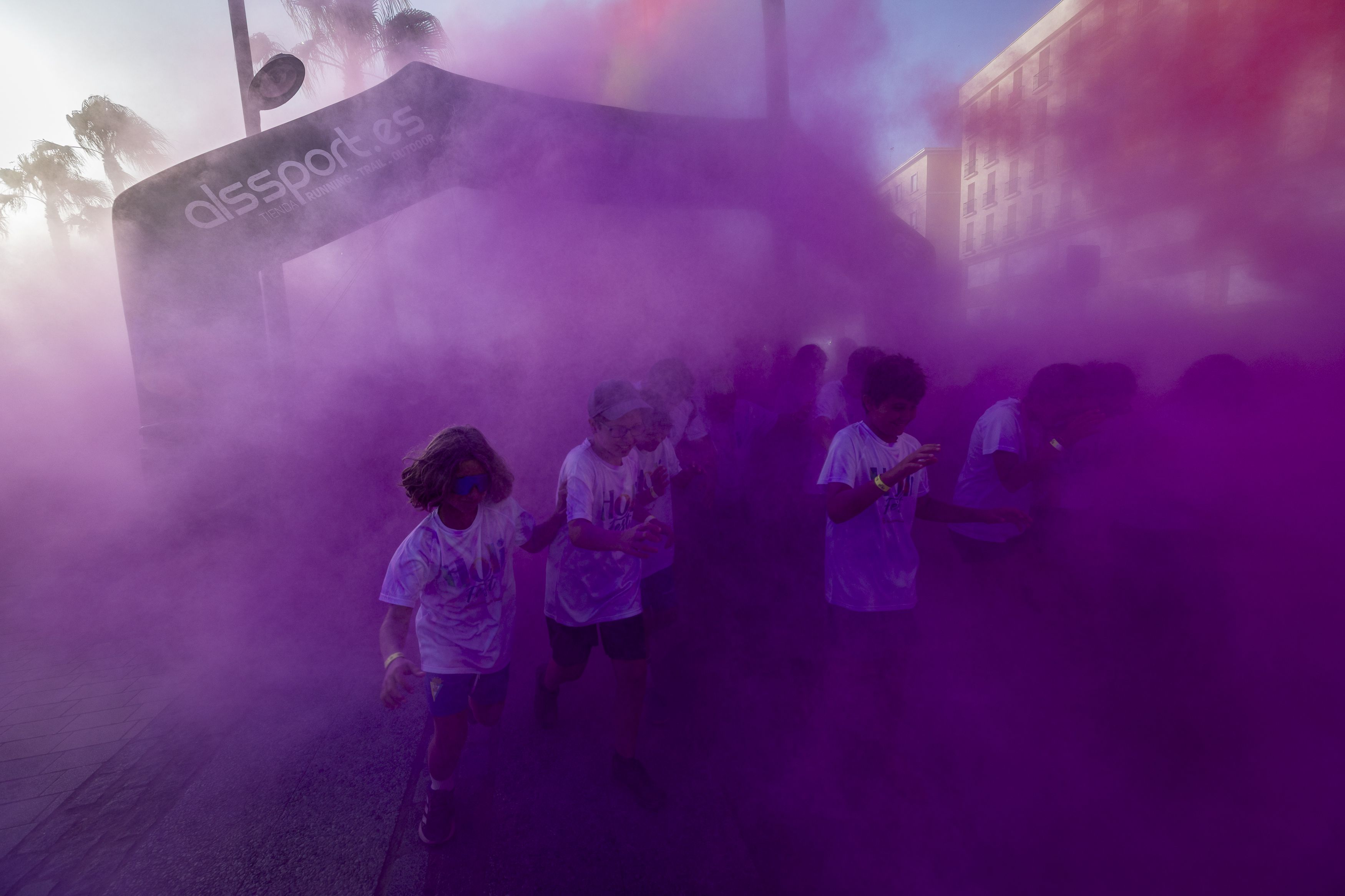 Las divertidas imágenes de la Holi Fest de Cádiz.