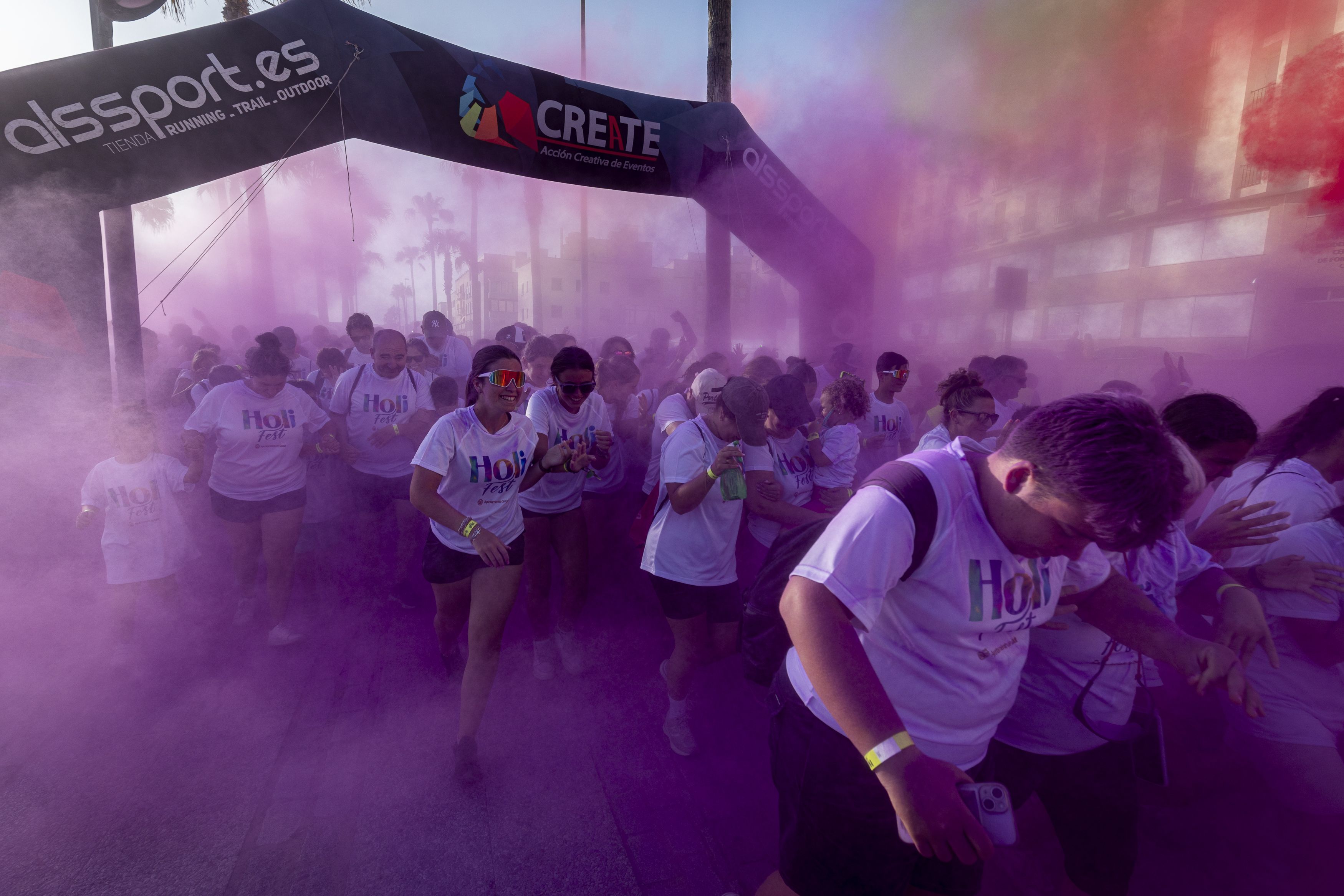 Las divertidas imágenes de la Holi Fest de Cádiz.