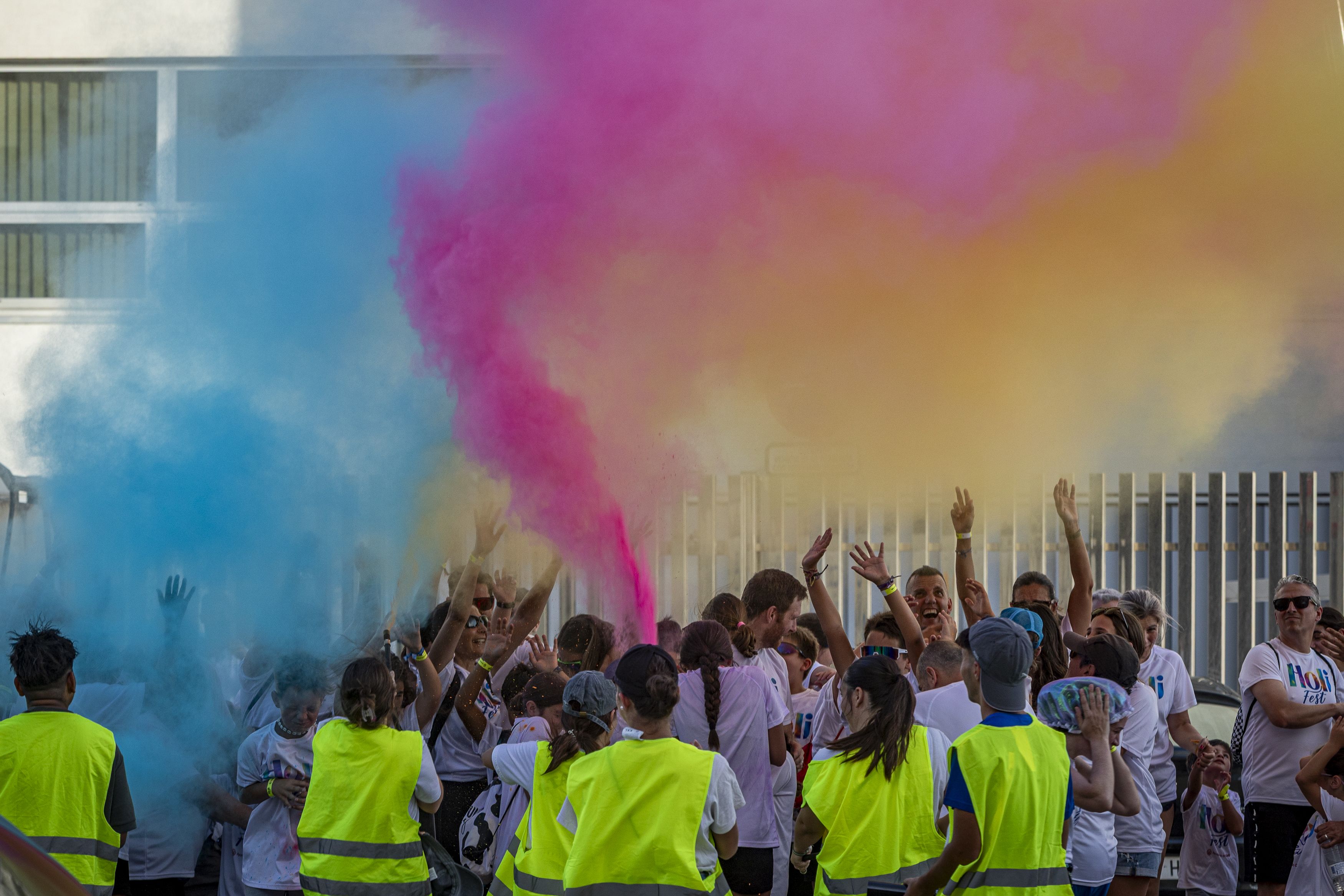 Las divertidas imágenes de la Holi Fest de Cádiz.