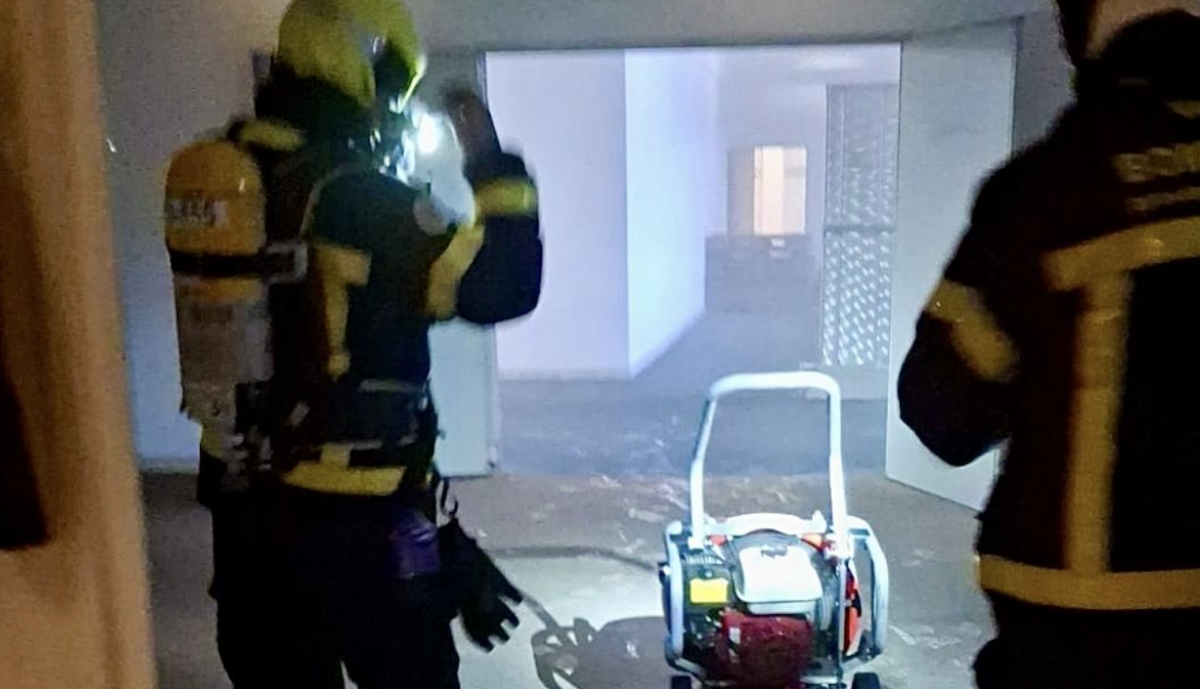 Bomberos nave incendio