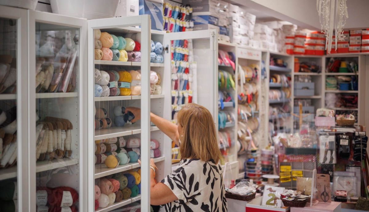 Aspecto de la mercería en su interior.     MANU GARCÍA