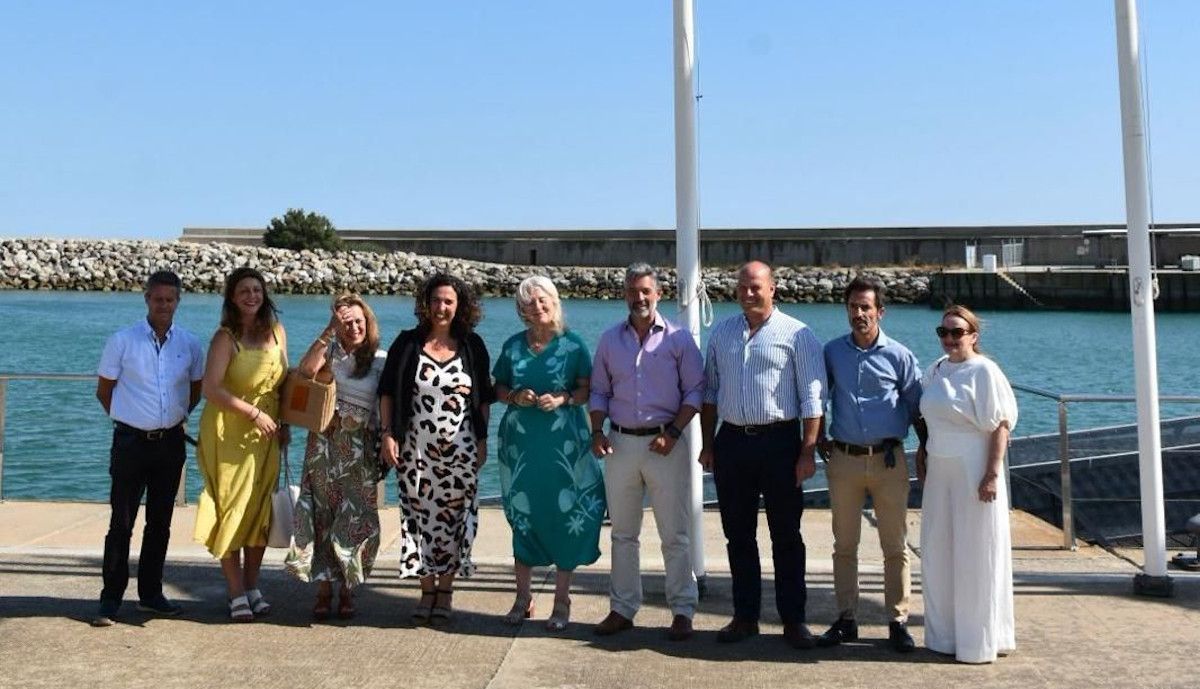 Izado en el puerto de Rota