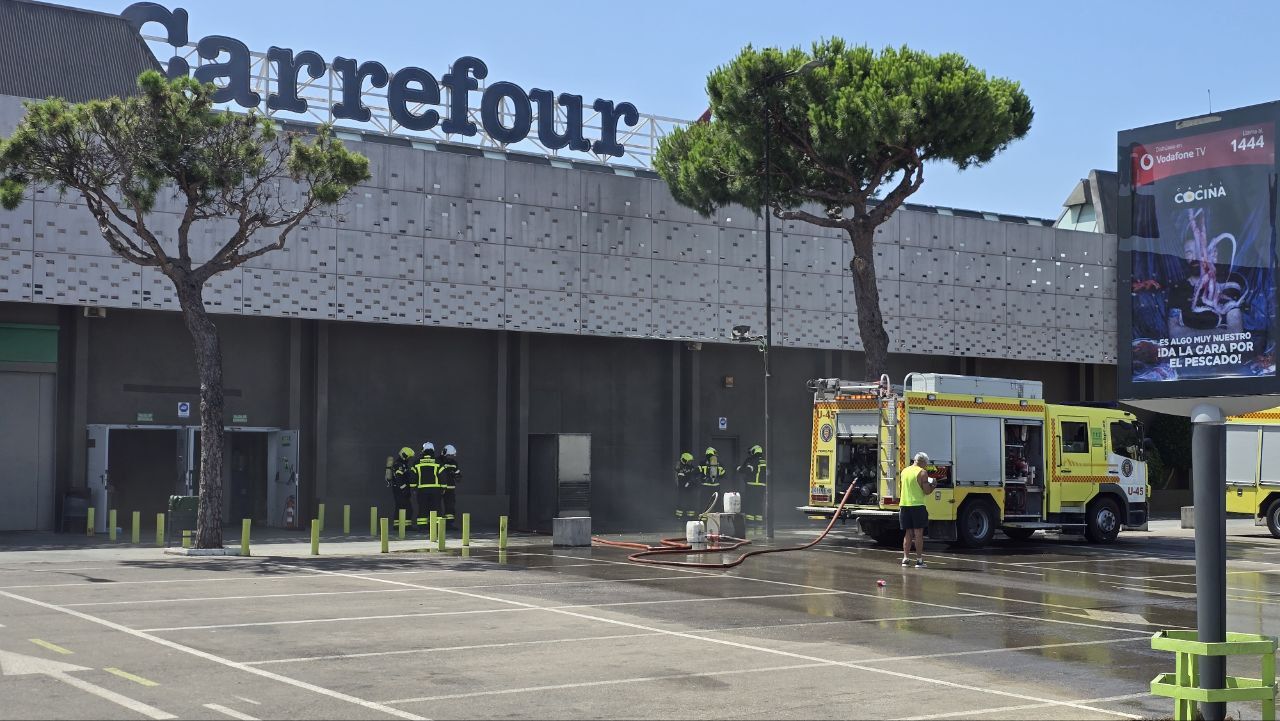 Incendio en el Carrefour Sur.