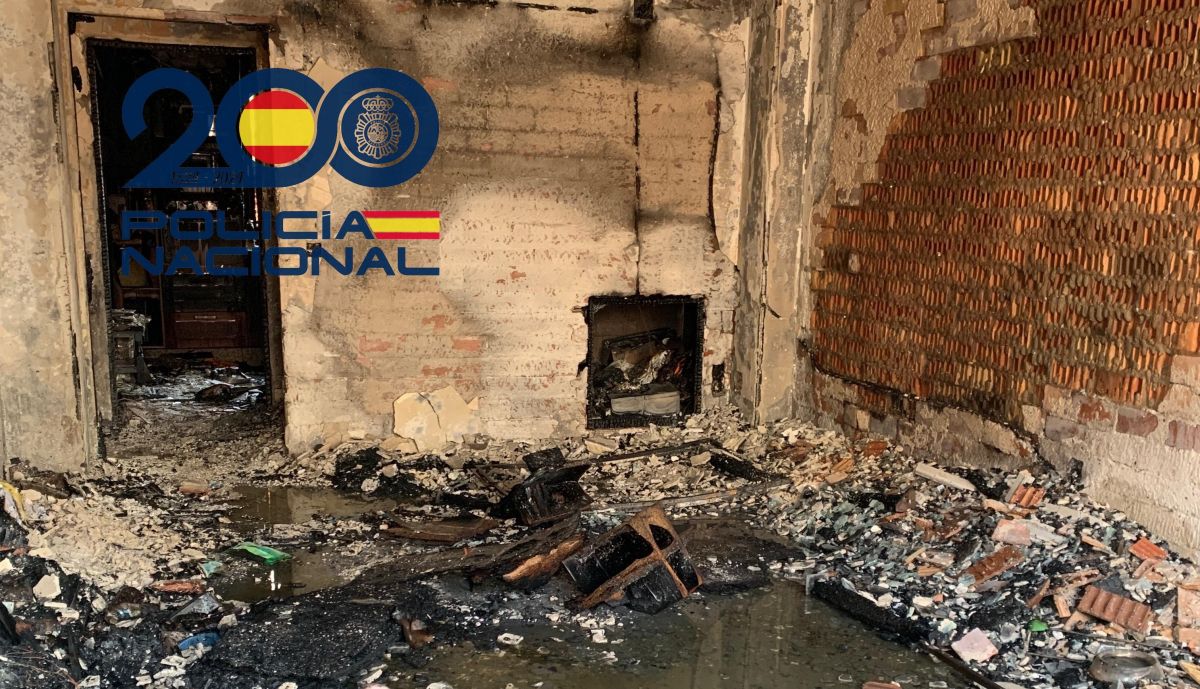 Vivienda calcinada en Coria del Río. 