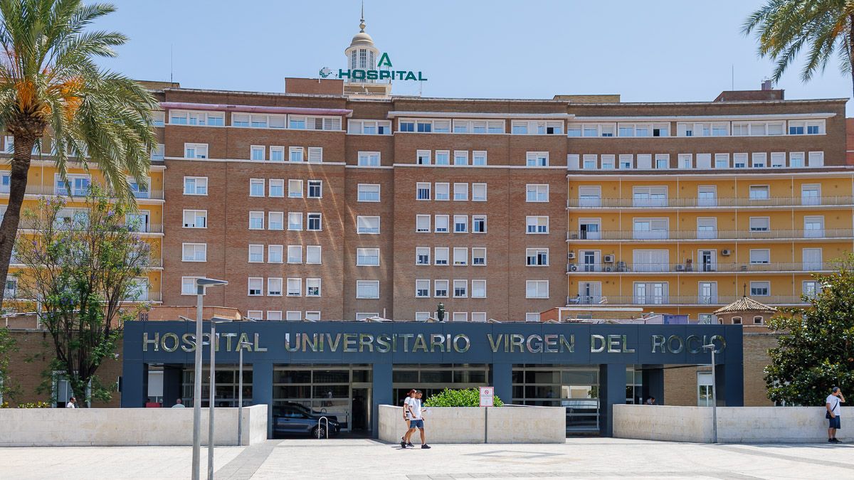 La joven fue trasladada al Virgen del Rocío por la gravedad de las quemaduras.