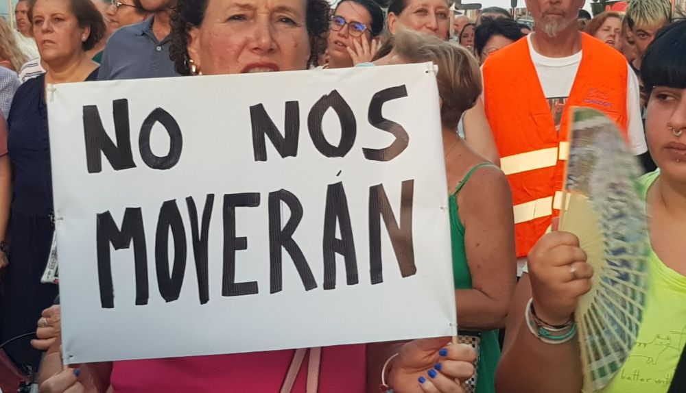 Una de las vecinas de Torreblanca desesperada por la situación.