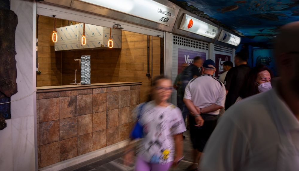 Uno de los nuevos puestos gastronómicos, ya decorado para su apertura.
