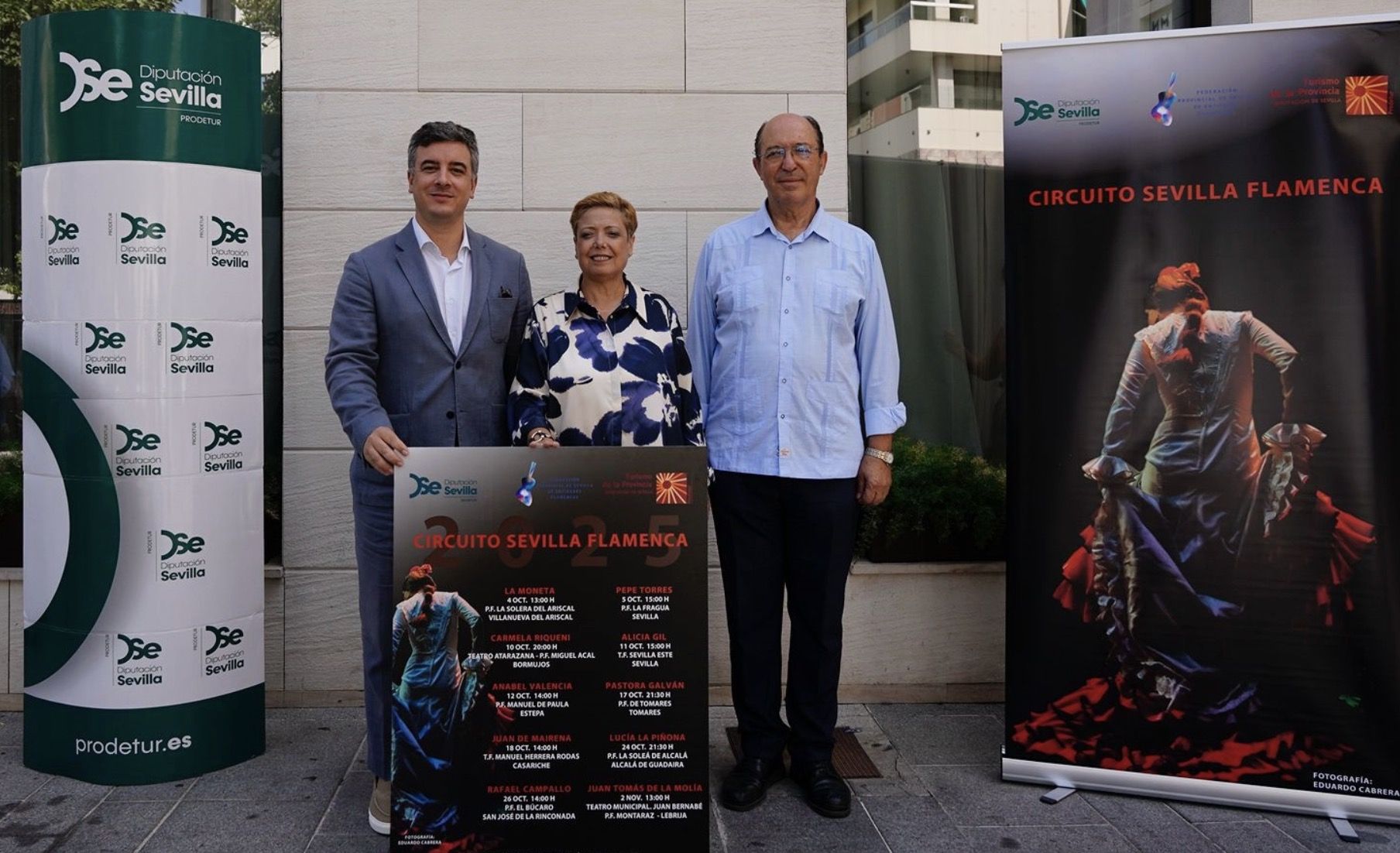 Foto de familia tras la presentación del circuito Sevilla Flamenca 2025.