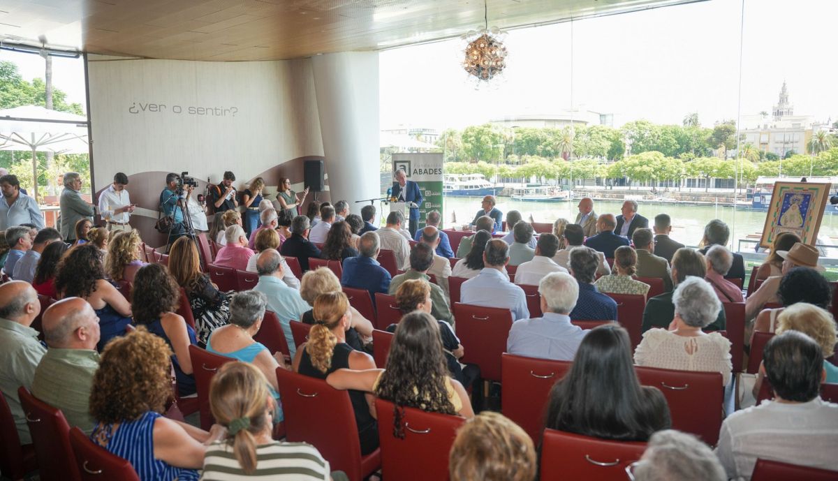 El salón durante la presentación del cartel y programación. 