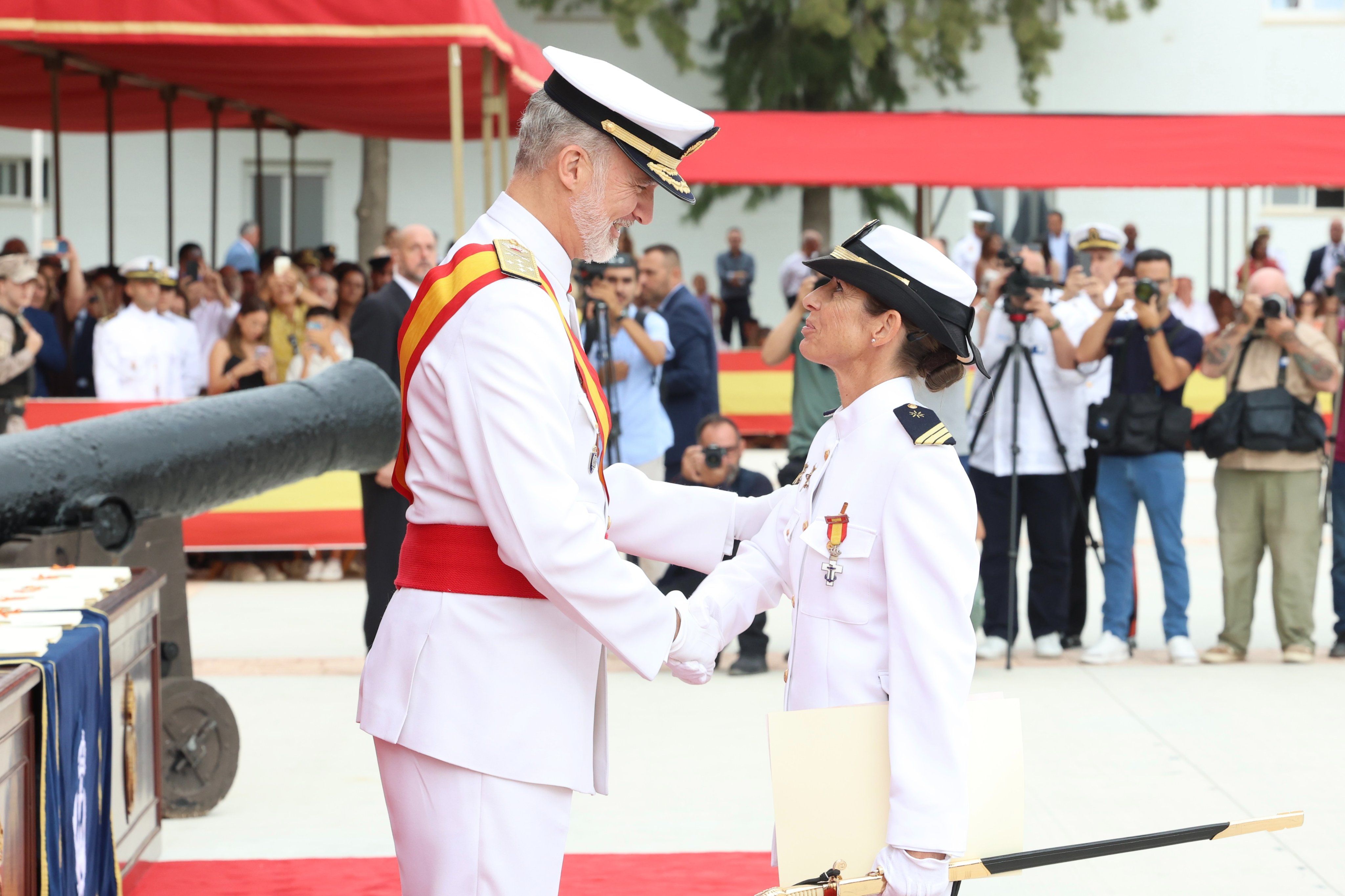 El Rey Felipe VI en la entrega de despachos.
