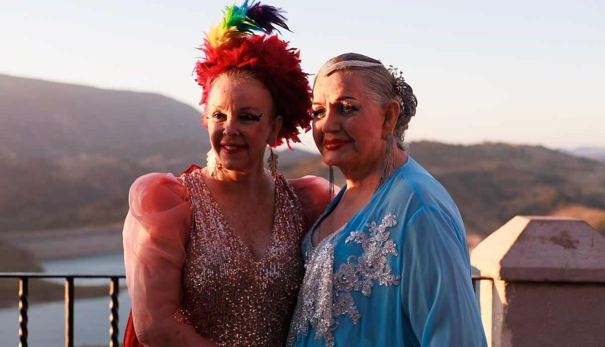 Manolita Chen posa para una foto durante el 'Zahara Pride' 2025