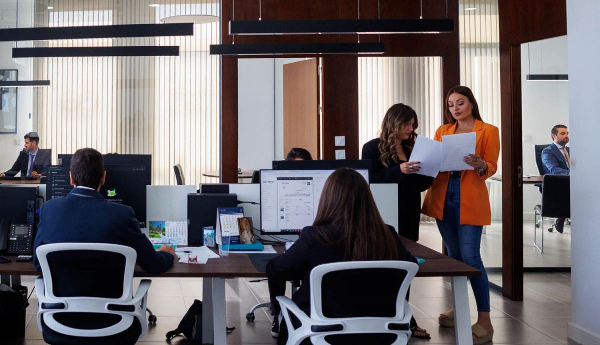 Un día de trabajo en este despacho de la zona norte de Jerez.