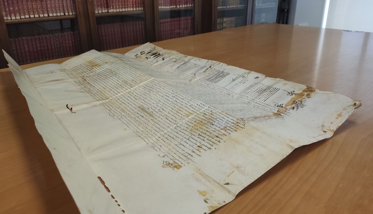 Facsímil de la bula conservado en la Biblioteca Rector Antonio Machado y Núñez.