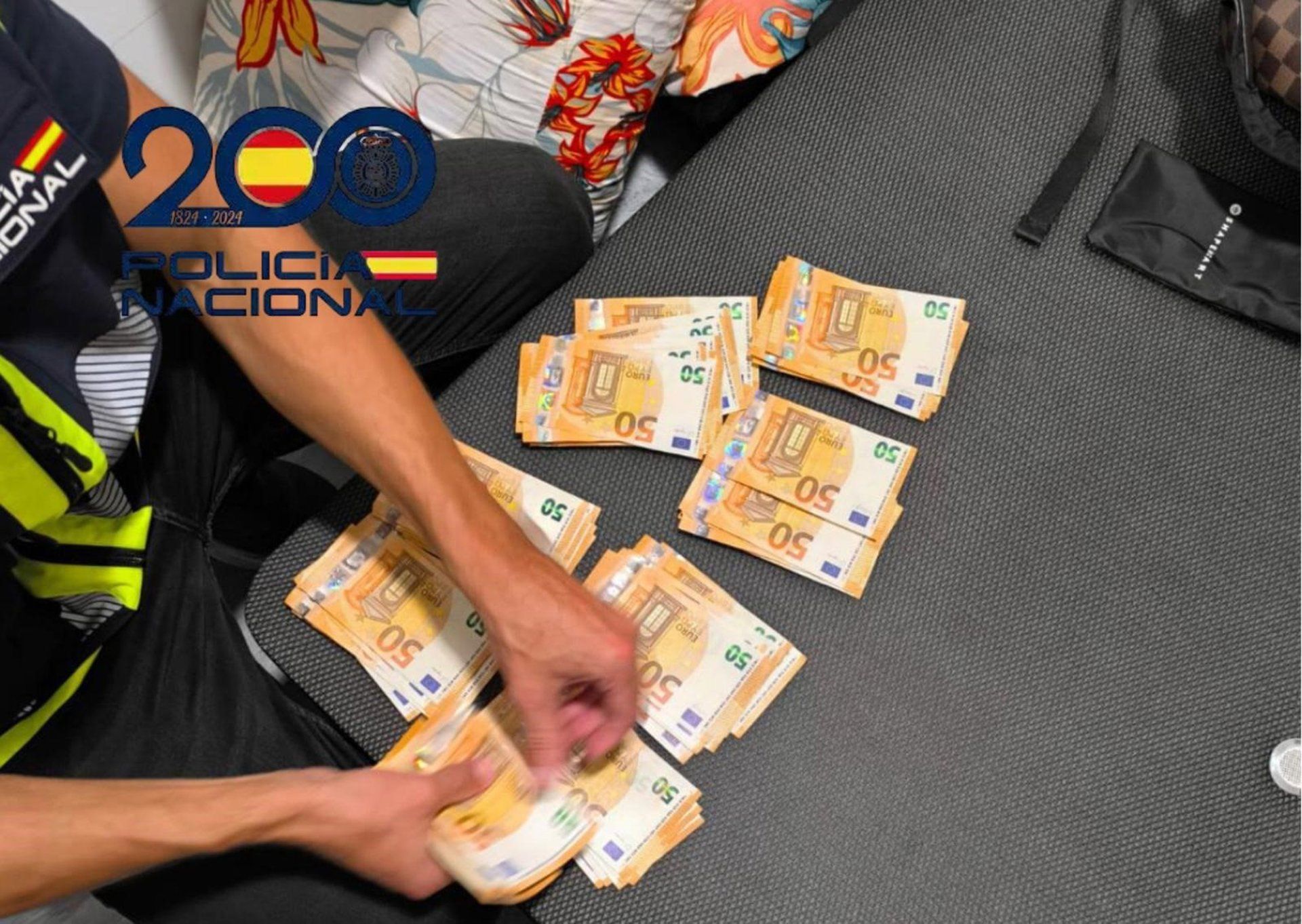 Dinero incautado por la Policía.