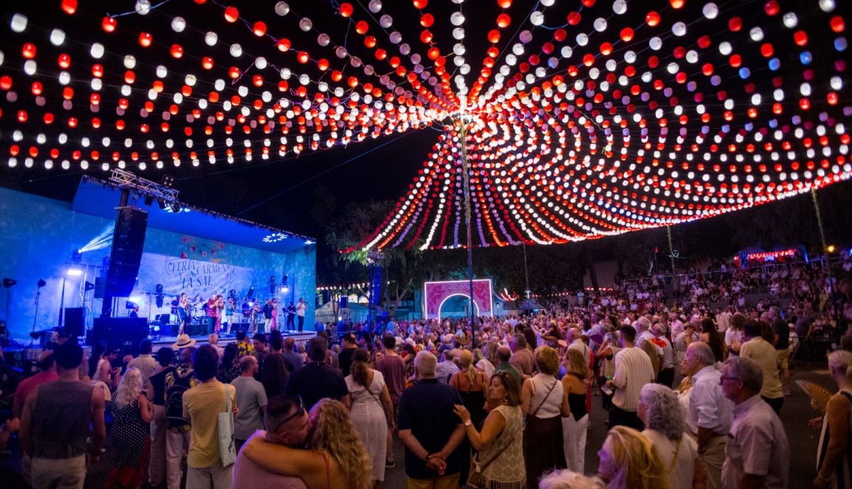 Ambiente en la Feria durante Raya Real.