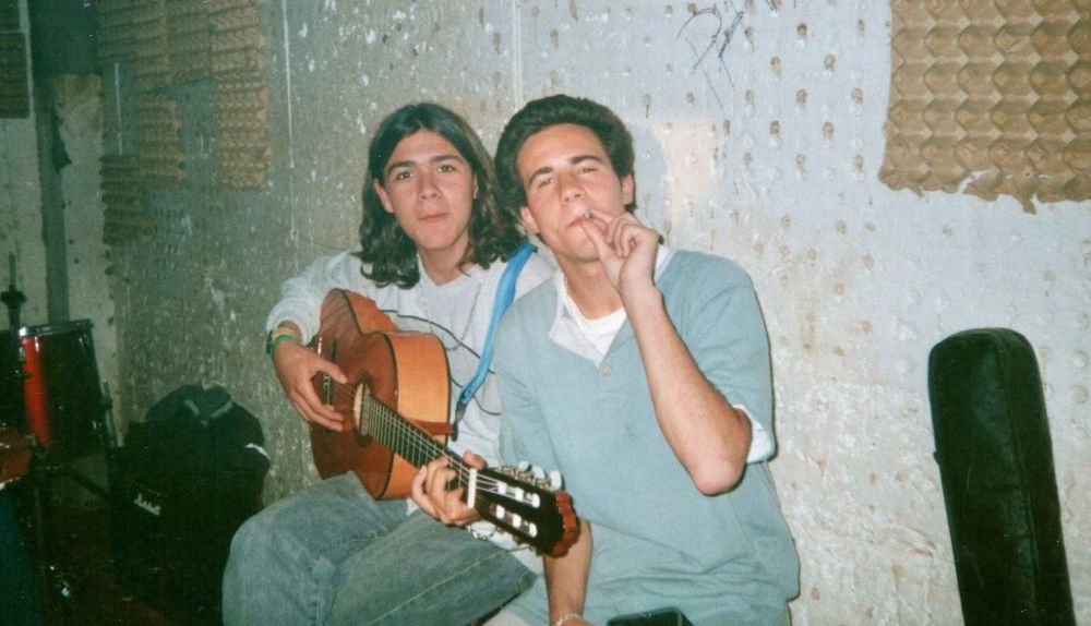 El Canijo y Migue, en el local de ensayo.