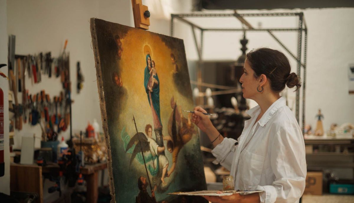 El día a día de Cristina rescatando obras de arte. 