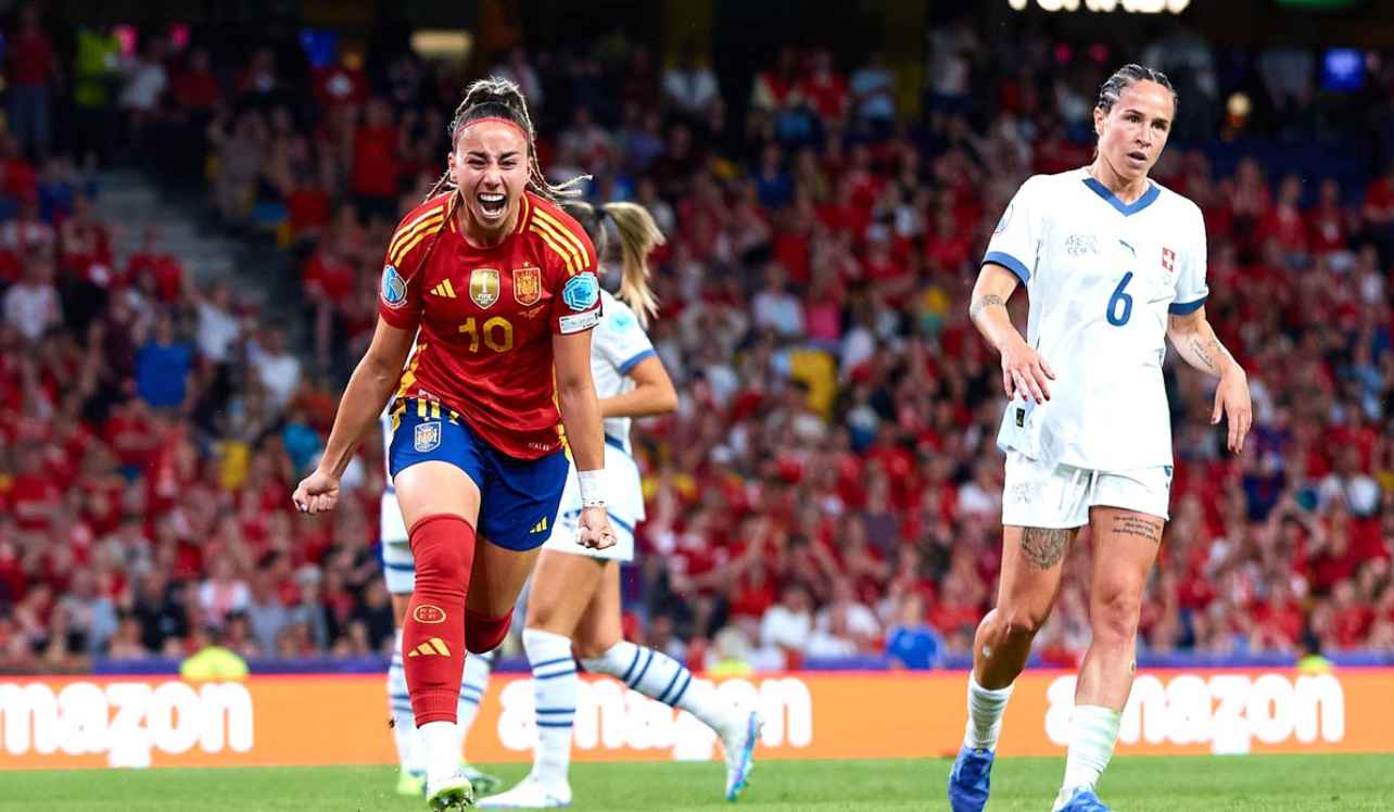 Athenea del Castillo celebra el primer gol de España. FOTO: @SEFutbolFem Athenea del Castillo celebra el primer gol de España. FOTO: @SEFutbolFem