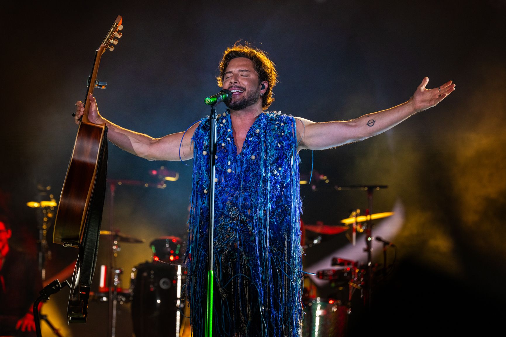 Manuel Carrasco, entregado, en su concierto en Cádiz.