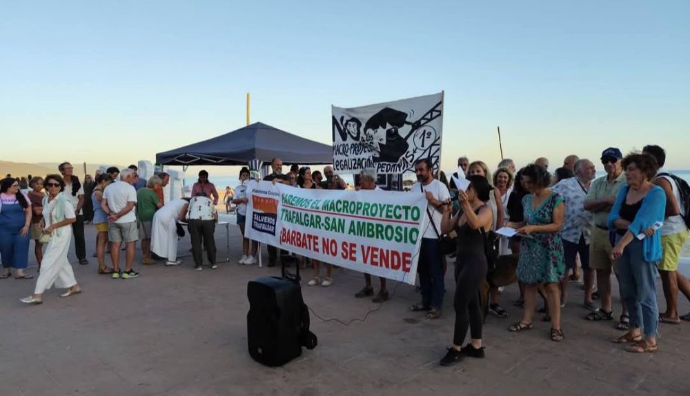 La pancarta muy clara Barbate no se vende