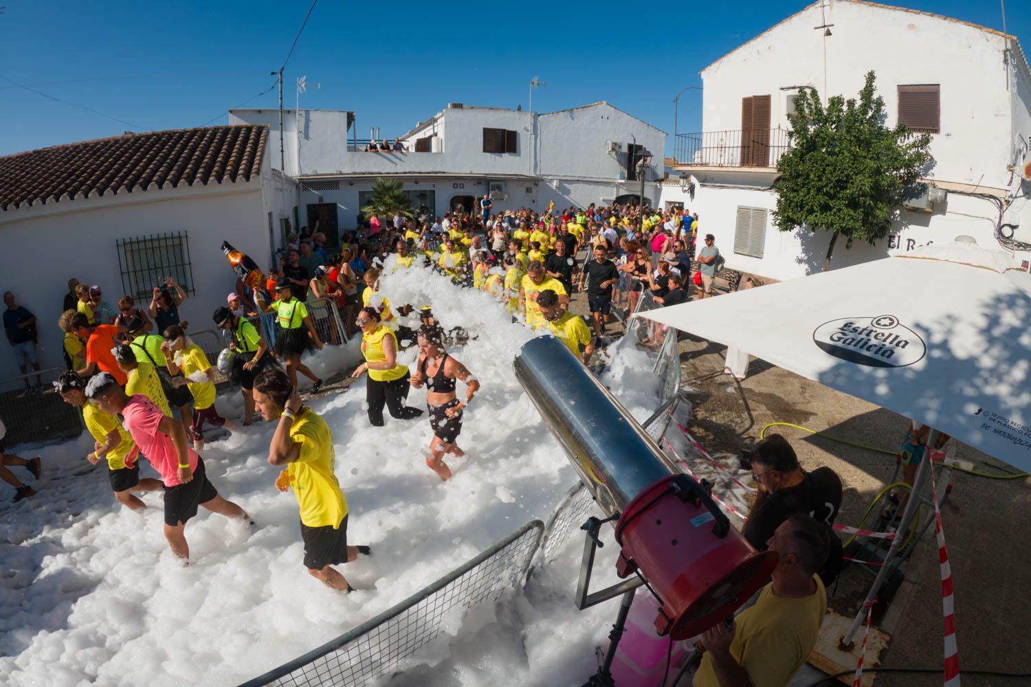  Explosión de espuma al arrancar la carrera