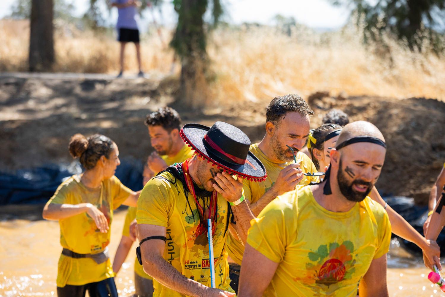 Sombreros, barro y carcajadas