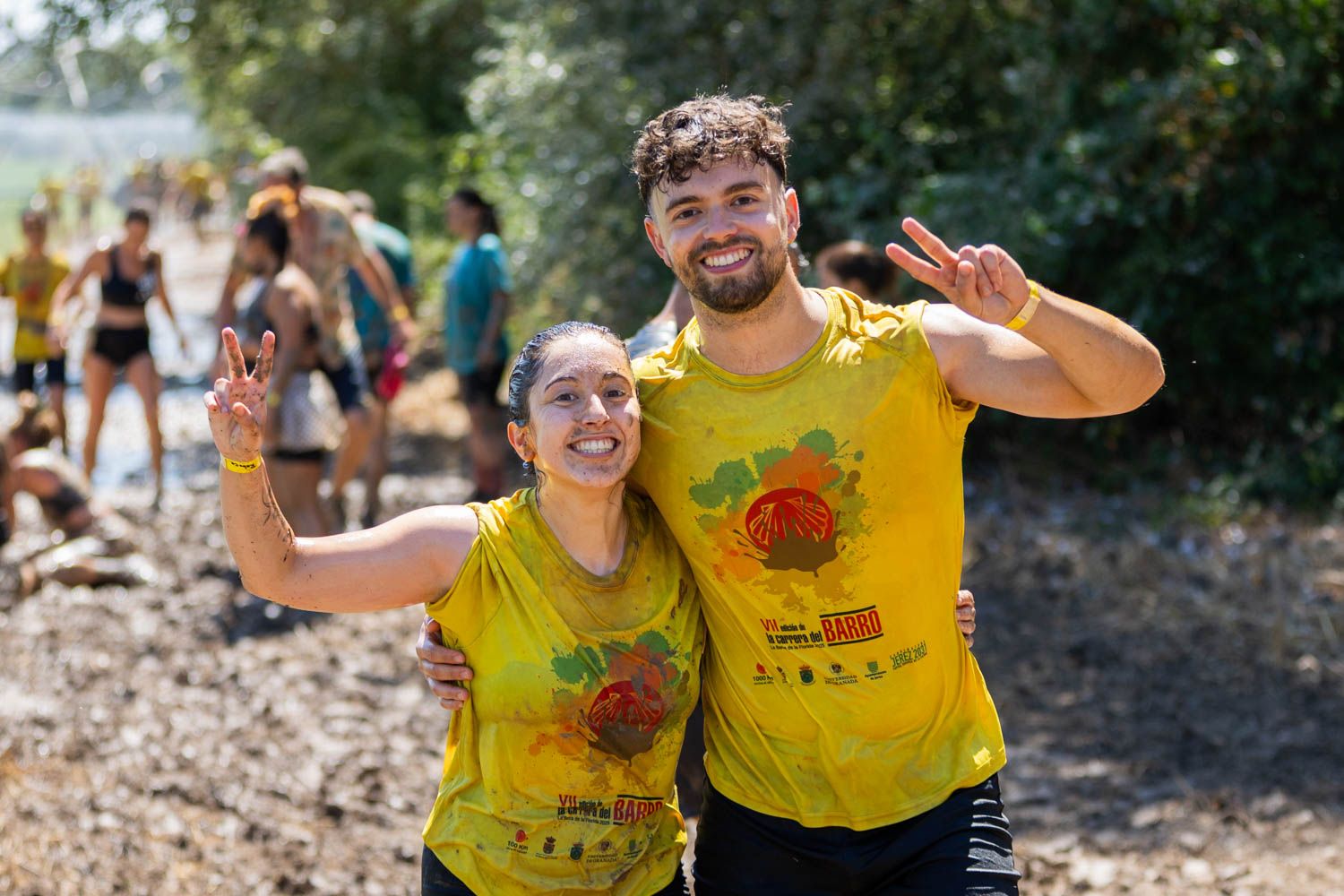 Barro y risas en equipo
