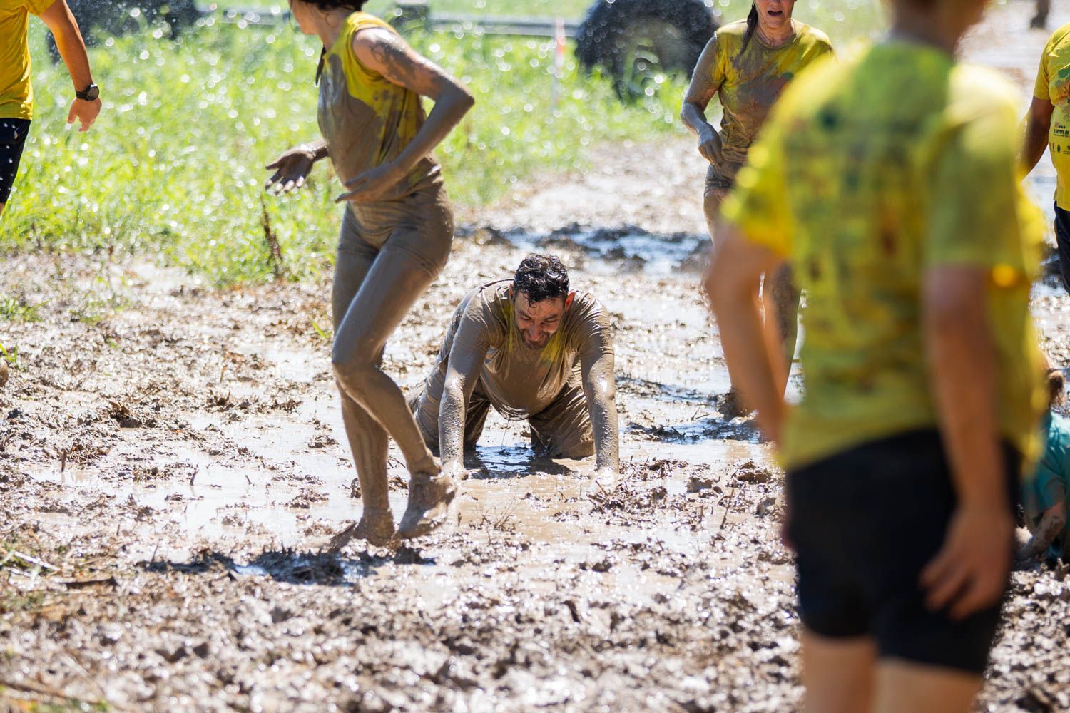 A gatas por el barro