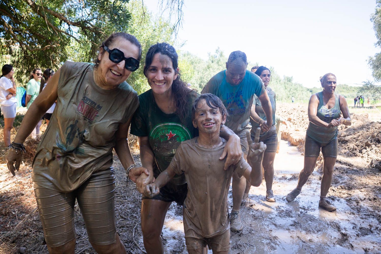 Llenos de barro hasta las orejas