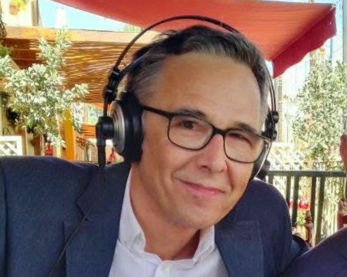 Juan Ignacio López y su eterna media sonrisa, en una retransmisión desde la Feria de Jerez.