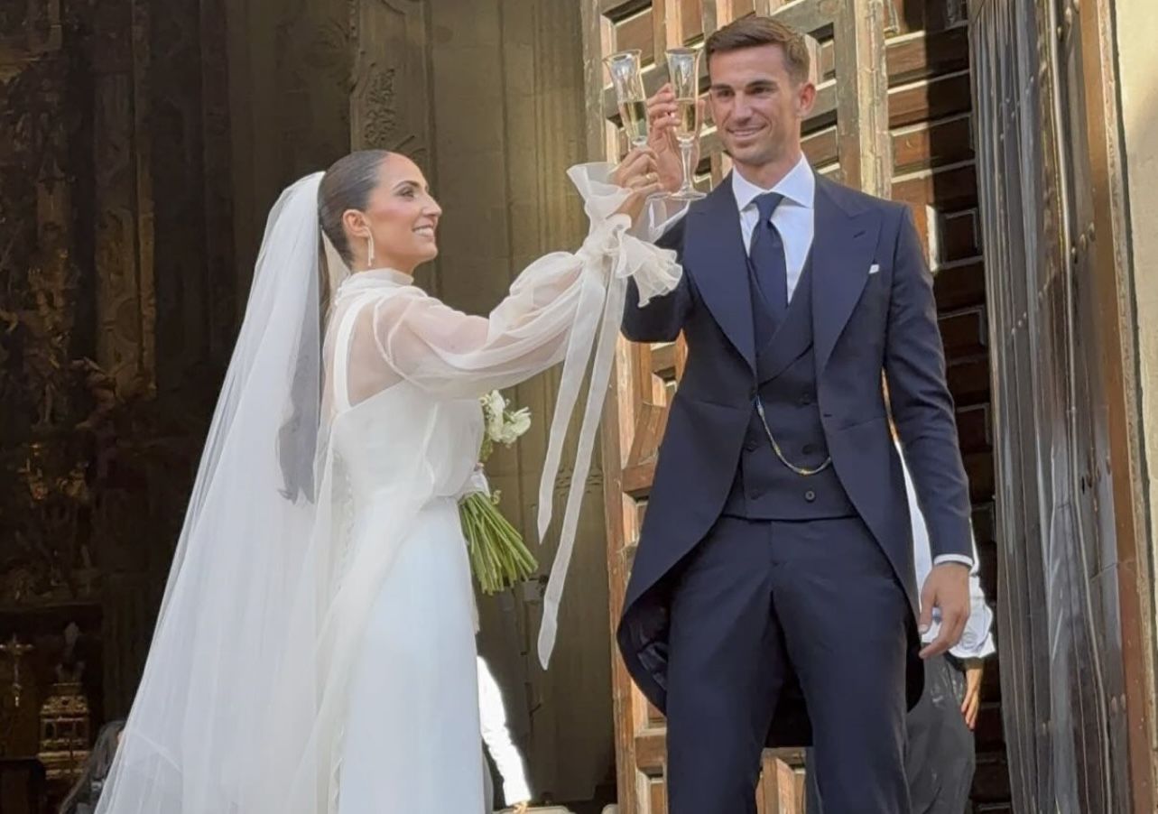 Rosa Pereira y Fabián Ruiz, en su boda en Sevilla.