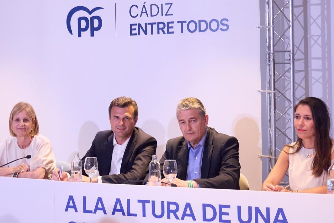 El comité ejecutivo provincial del PP de Cádiz presidido, este pasado lunes en Jerez, por Bruno García, Antonio Sanz y María José García-Pelayo. El comité ejecutivo provincial del PP de Cádiz presidido, este pasado lunes en Jerez, por Bruno García, Antonio Sanz y María José García-Pelayo.