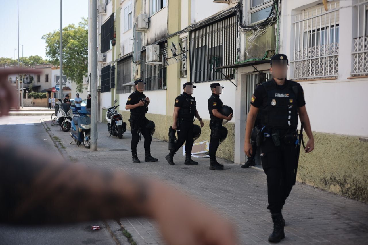 Agentes de Policía Nacional en Santo Tomás de Aquino.