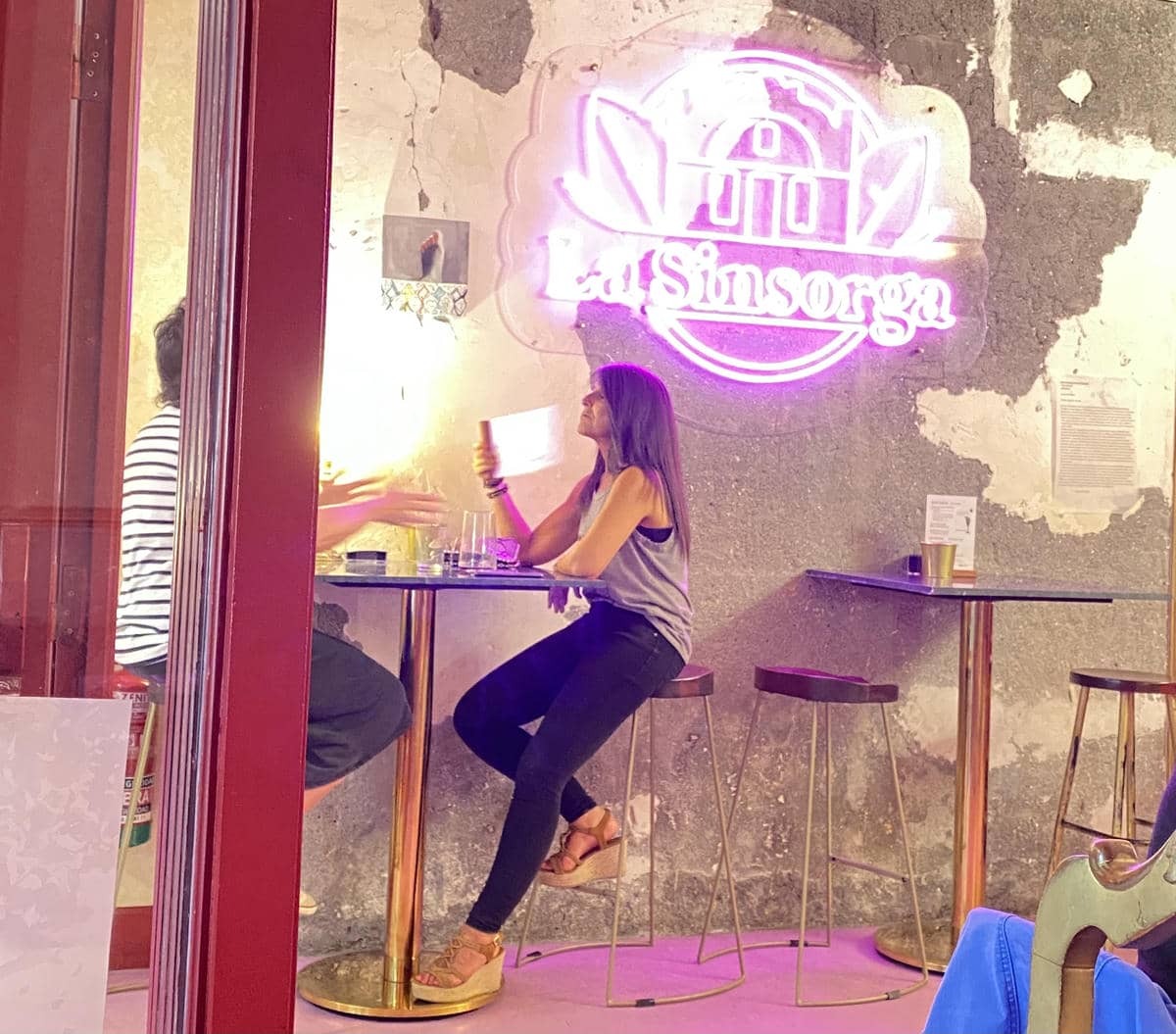 Iratxe abanicándose en La Sinsorga. PabloMtnezCalleja, 2025