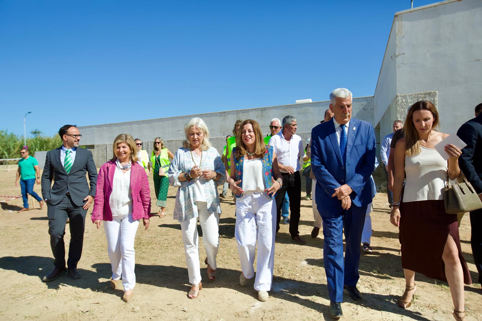 Las autoridades en las obras.