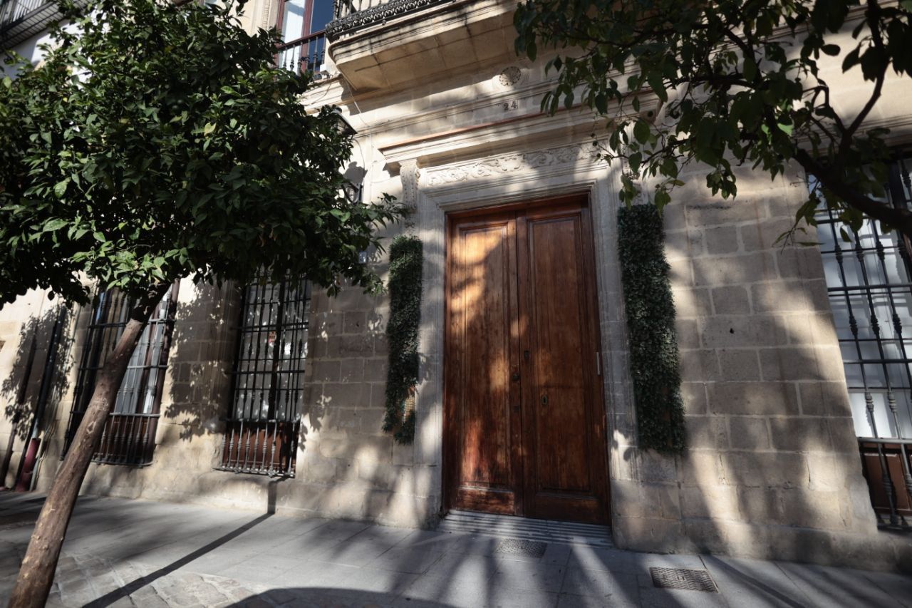 El Hotel Palacio Garvey con las puertas cerradas.