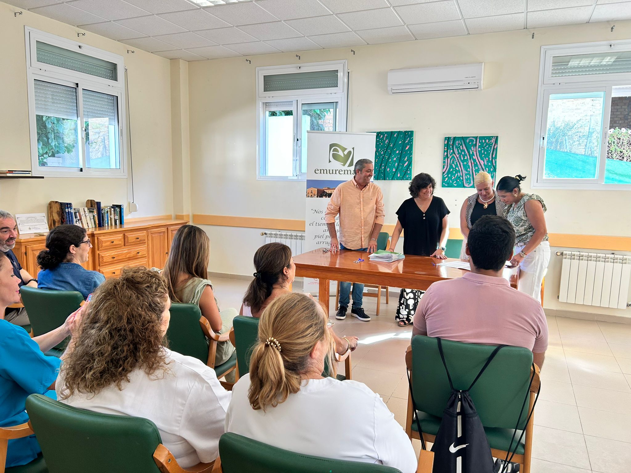 La alcaldesa en el acto de firma del plan de estabilización. 