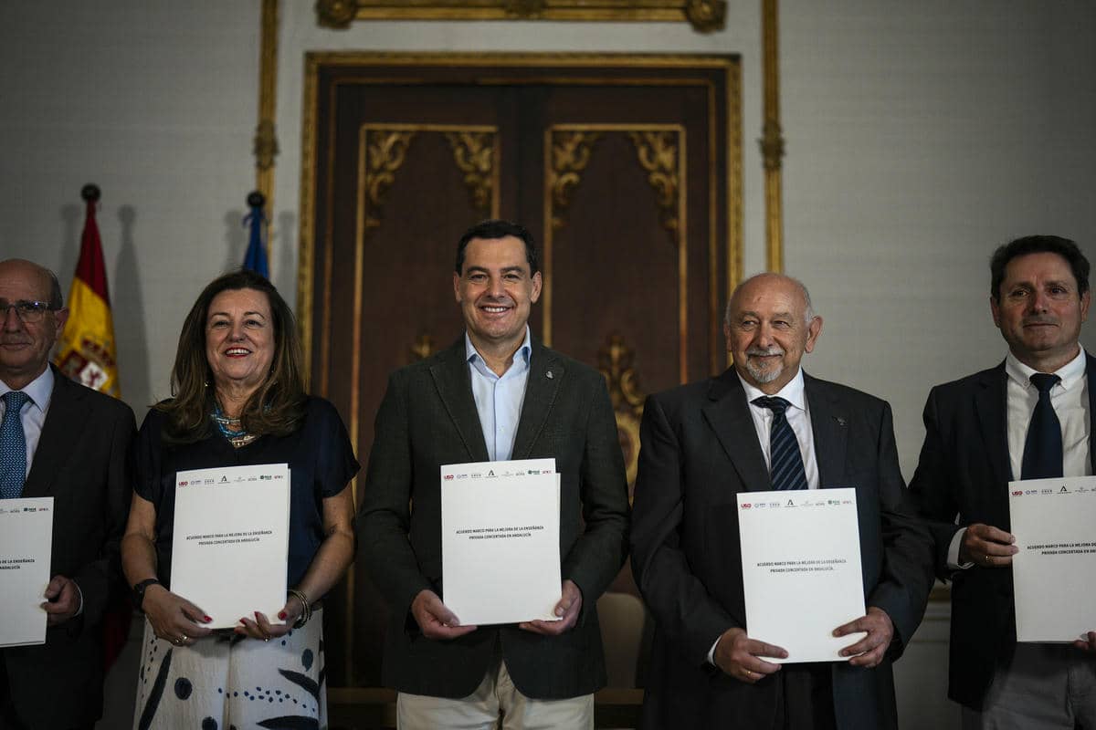 La firma del acuerdo con la concertada.